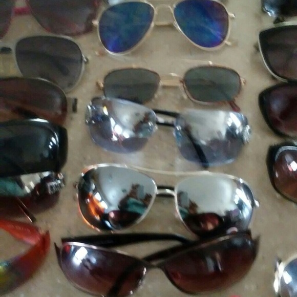 41 pair sunglasses - Picture 3 of 8